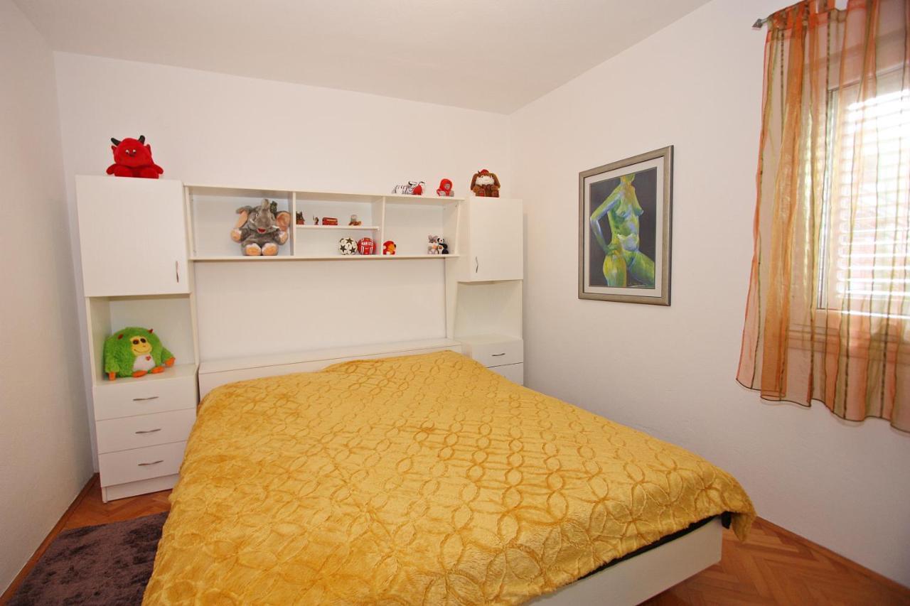 Apartment Petra Supetar Exterior photo